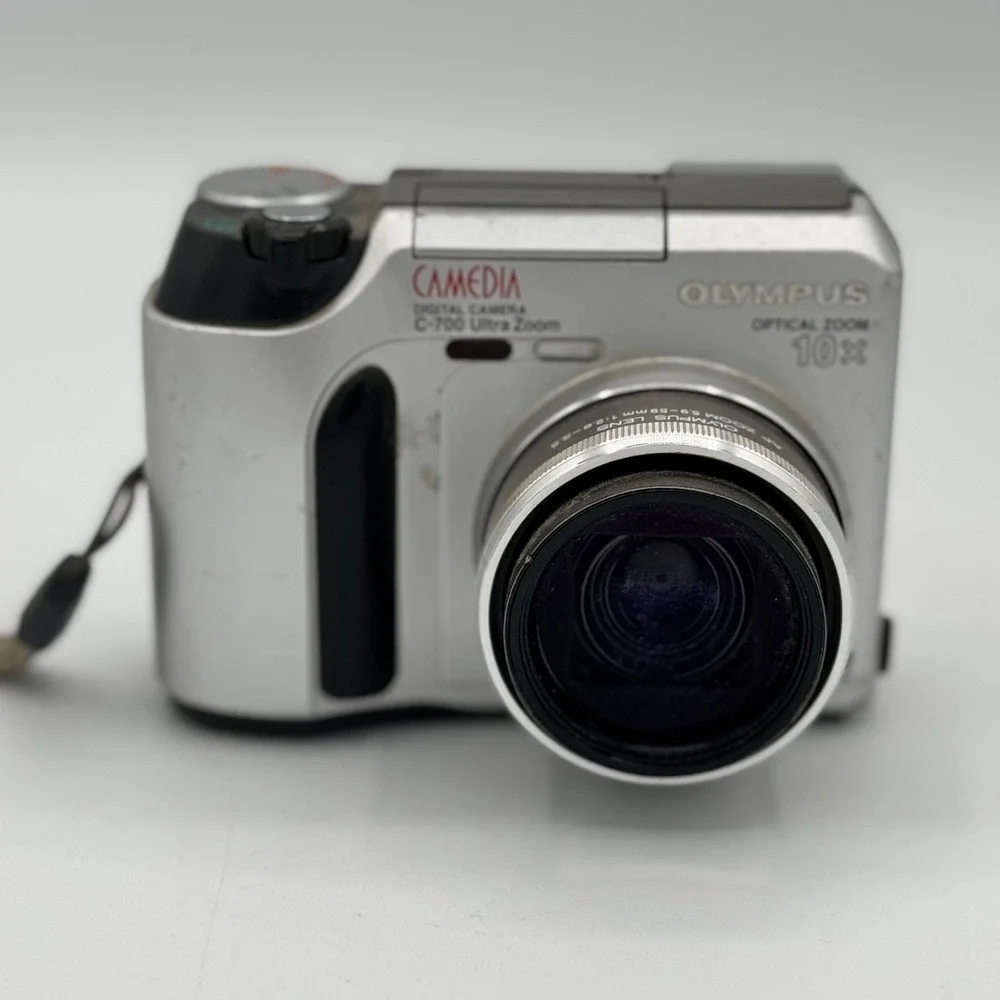 Olympus Camedia C-700 Ultra Zoom 2.1MP Digital Camera Silver 10x Optical Zoom